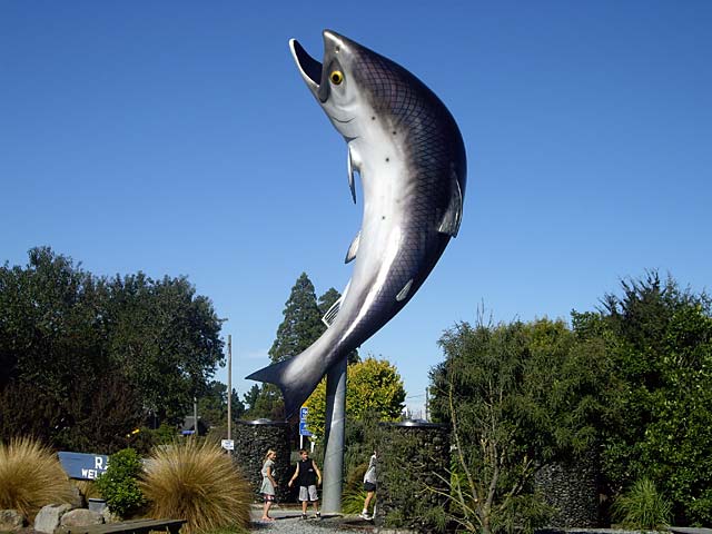 Giant Salmon Statue at&nbsp;Rakaia