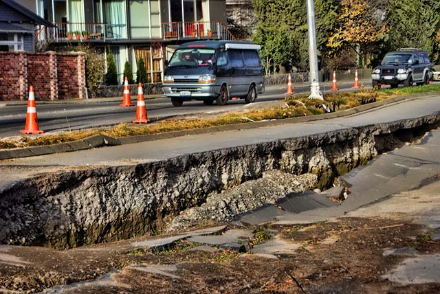 Fitzgerald Ave Earthquake&nbsp;Crack