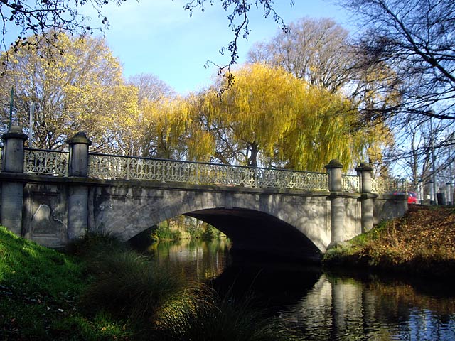 Bridge into Hagley&nbsp;Park