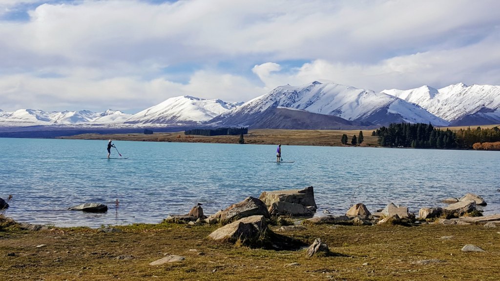 Stand Up Paddlers on Lake&nbsp;Tekapo