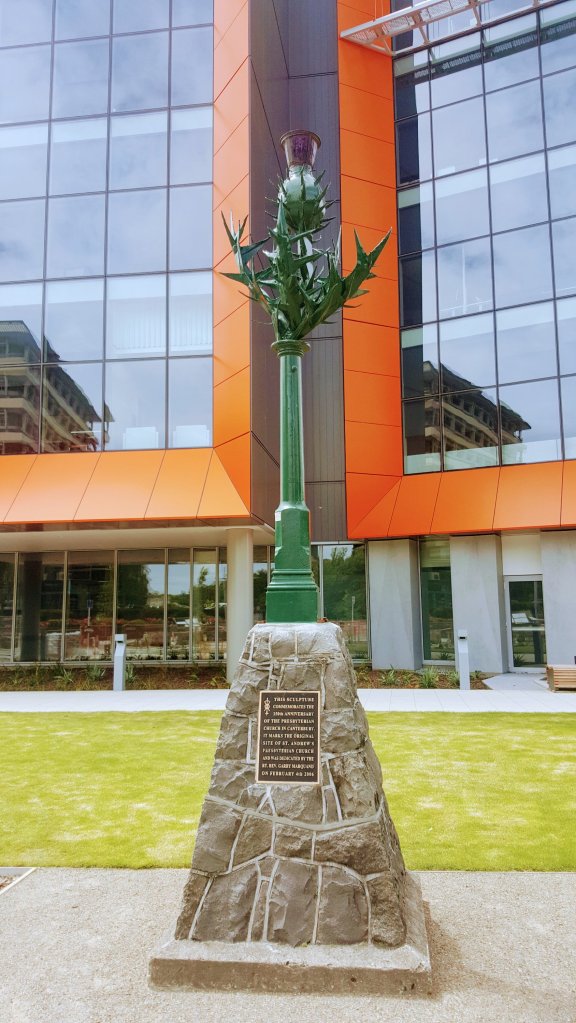 Commemorative sculpture