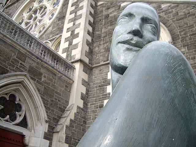 sculpture-chch-cath.jpg