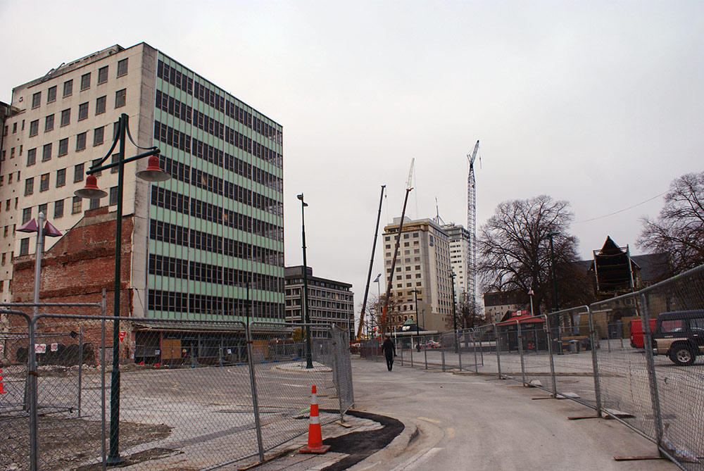 Square Re-Opens with Narrow&nbsp;Corridor