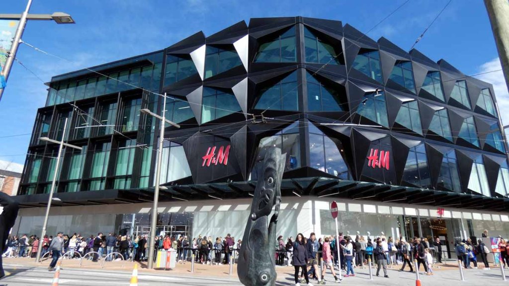 H & M Store and The Crossing Retail&nbsp;Precinct