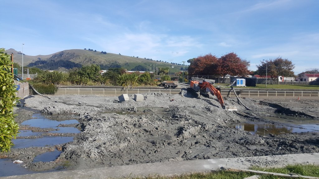 Sediment removal, at the Woolston Cut, Heathcote&nbsp;River