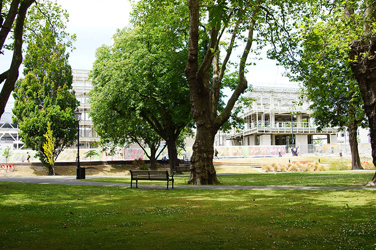 Park opposite Oxford&nbsp;Terrace